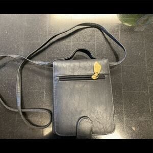 WOMENS CROSSBODY WALLET USED ONCE